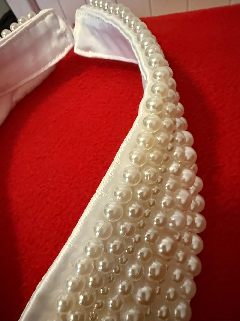 Pearl-Embellished Detachable Pear Embellished Collar - White